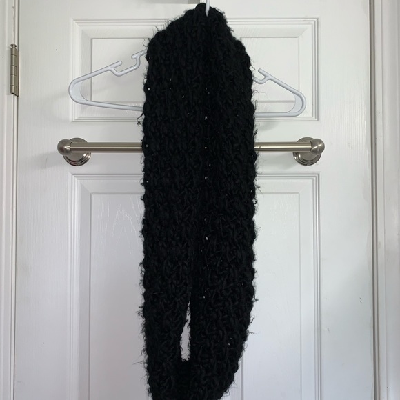 Black Scarf - Picture 1 of 1